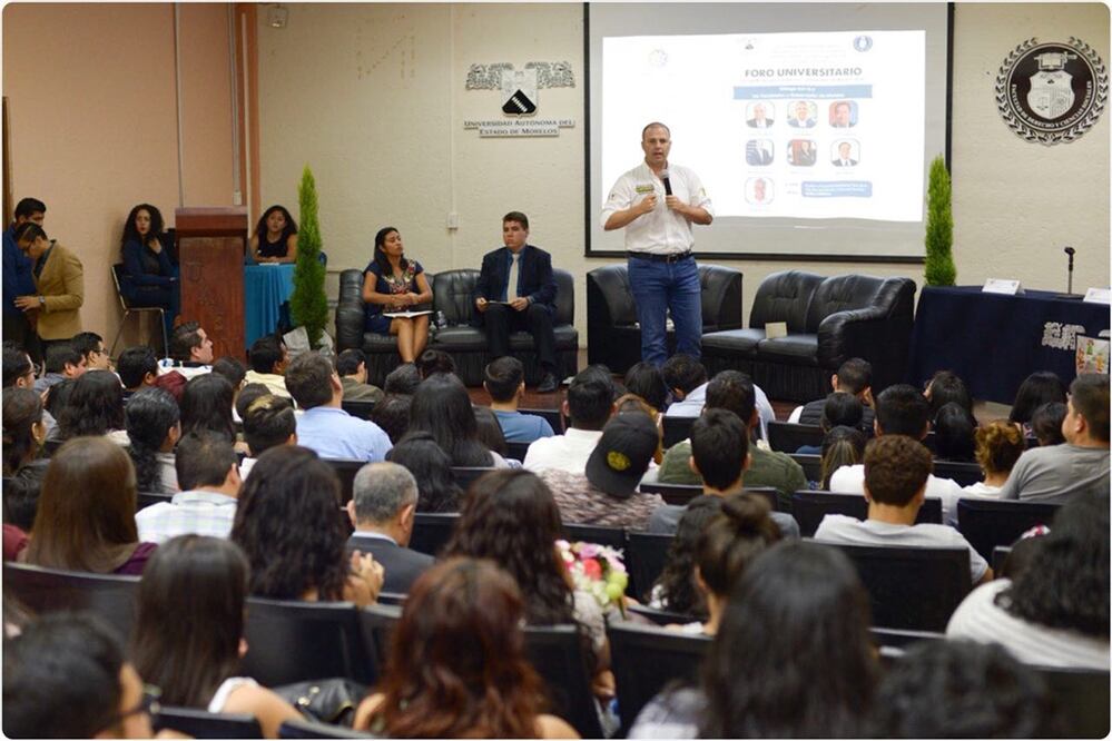 Rodrígo Gayosso Cepeda respondió cuestionamientos de los alumnos de la Universidad Autónoma del Estado de Morelos (Foto: Especial)