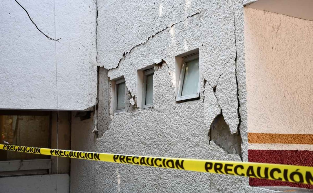 El sismo de magnitud 6.5 registrado la mañana de este viernes 2 de enero, con epicentro en el municipio de San Marcos, en la región Costa Chica de Guerrero, dejó como saldo tres trabajadores lesionados en la clínica hospital del ISSSTE en Chilpancingo. Foto: Dassaov Téllez/ Cuartoscuro