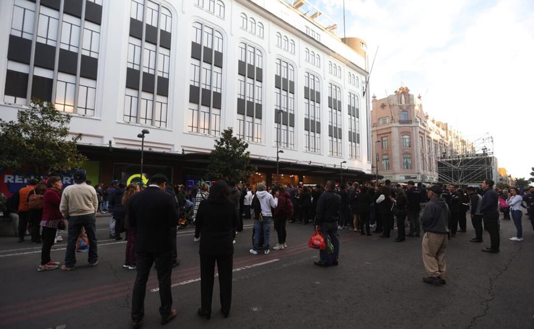 Desalojo de tienda Liverpool en Centro Histórico. Foto: Francisco Rodríguez / EL UNIVERSAL