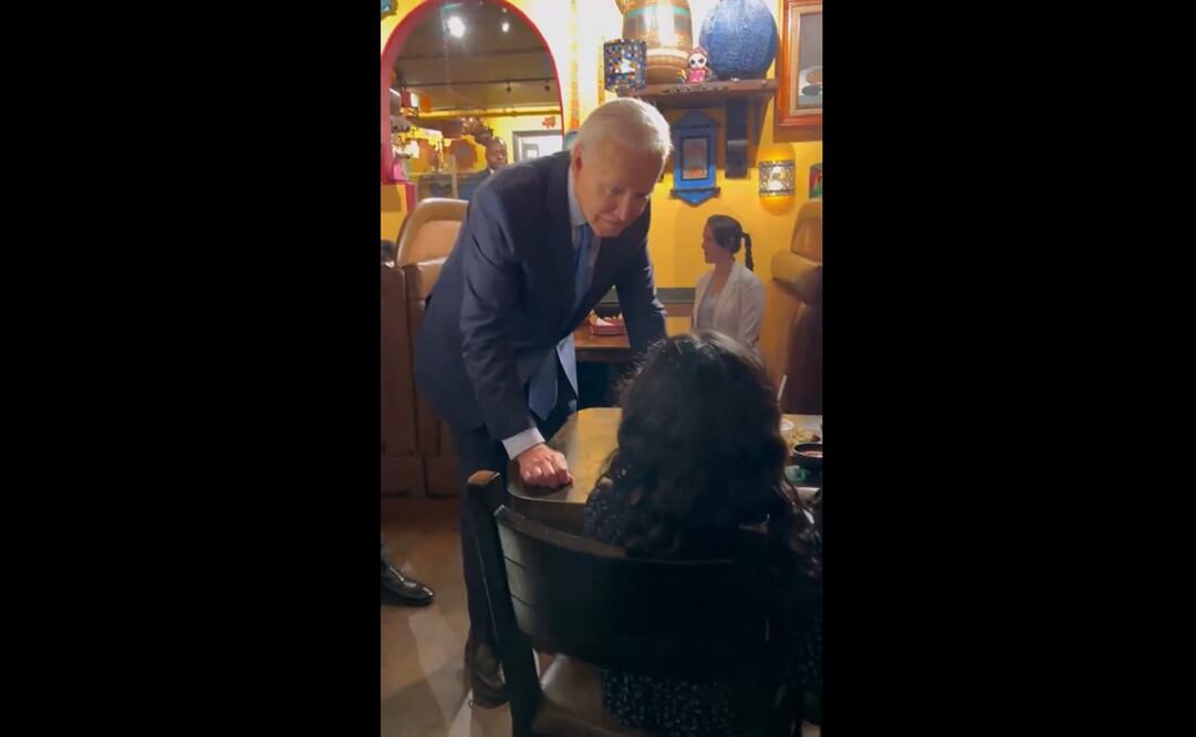 El presidente de Estados Unidos, Joe Biden, fue captado sin las medidas de seguridad en un restaurante mexicano en Las Vegas, tras anunciarse que dio positivo a Covid-19. Foto: Captura de video.