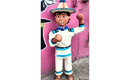 Piñata de Yuawi causa sensación en Reynosa, Tamaulipas