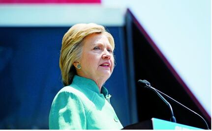 Members of congress apologize to Clinton for Trump's visit to Mexico