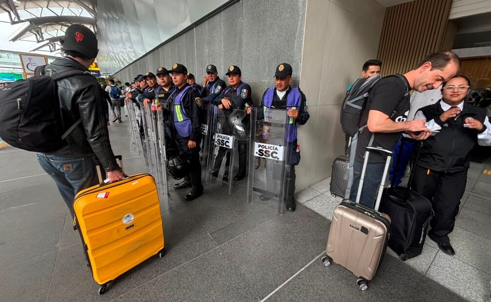 Implementan filtros de seguridad en la Terminal 1 del AICM ante movilizaciones de la CNTE. Foto: Juan Carlos Williams / EL UNIVERSAL