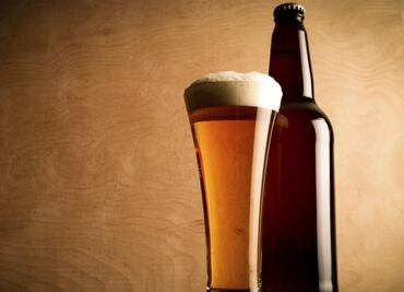 Reportan dos muertos por presuntamente ingerir alcohol adulterado en Veracruz