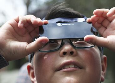 AMLO anuncia taller en la mañanera sobre el eclipse solar del próximo 8 de abril