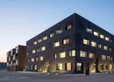 Las puertas de este edificio no son lo que parecen