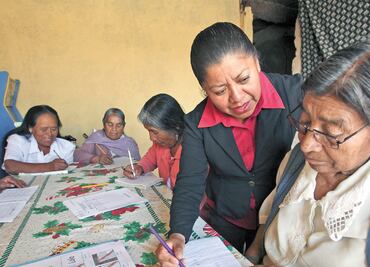 Buscan ampliar plan de alfabetización a adultos mayores