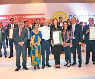 Galardonan servicios de salud estatales