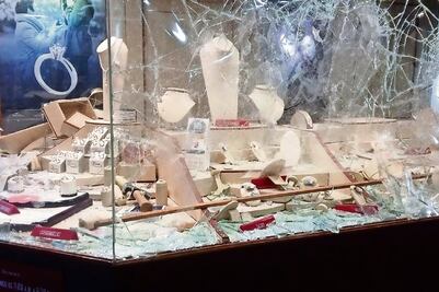 “Banda del mazo” ataca joyería en la Roma Sur