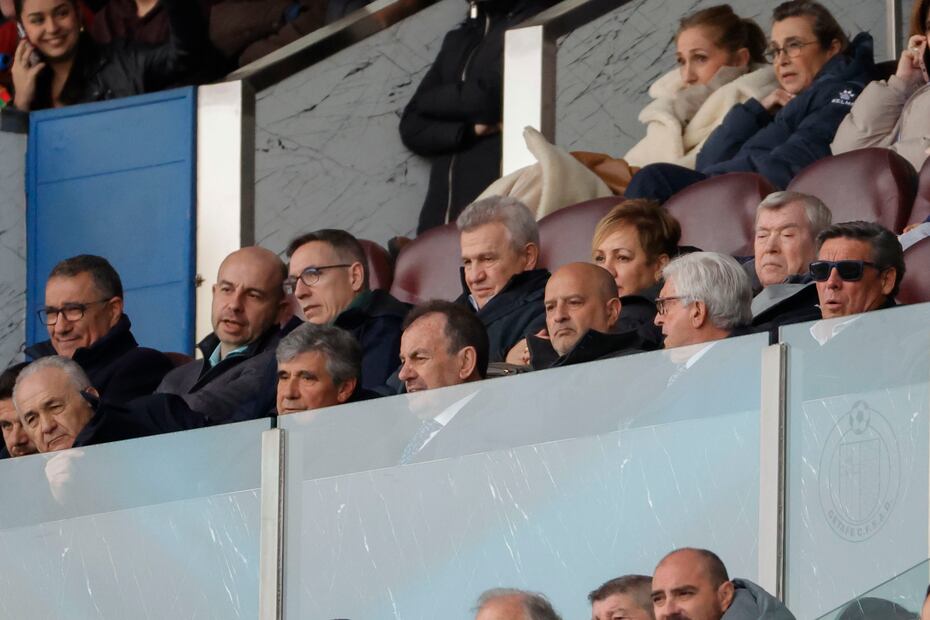Javier Aguirre en el palco del Coliseum para observar al jugador del Betis Álvaro Fidalgo - Foto: EFE