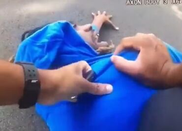 "Ayúdenme, soy parapléjico": Investigan a policías de Ohio por sacar de su auto a afroamericano