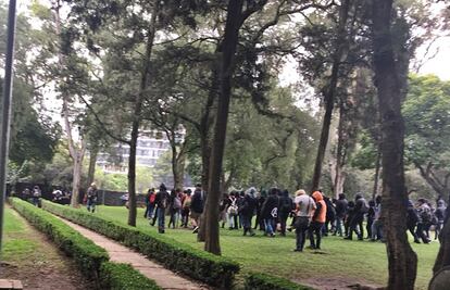 Retiran encapuchados bloqueo de Insurgentes Sur