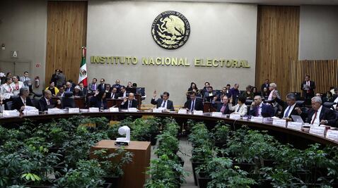 Burocracia ahoga al INE, aseguran consejeros salientes