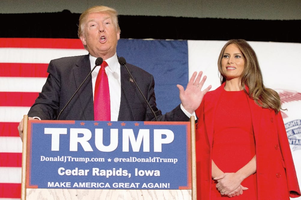 Donald Trump y su esposa, Melania, durante un acto de campaña en Cedar Rapidz, Iowa, antes de que él asumiera la presidencia de EU, en enero de 2017. AP