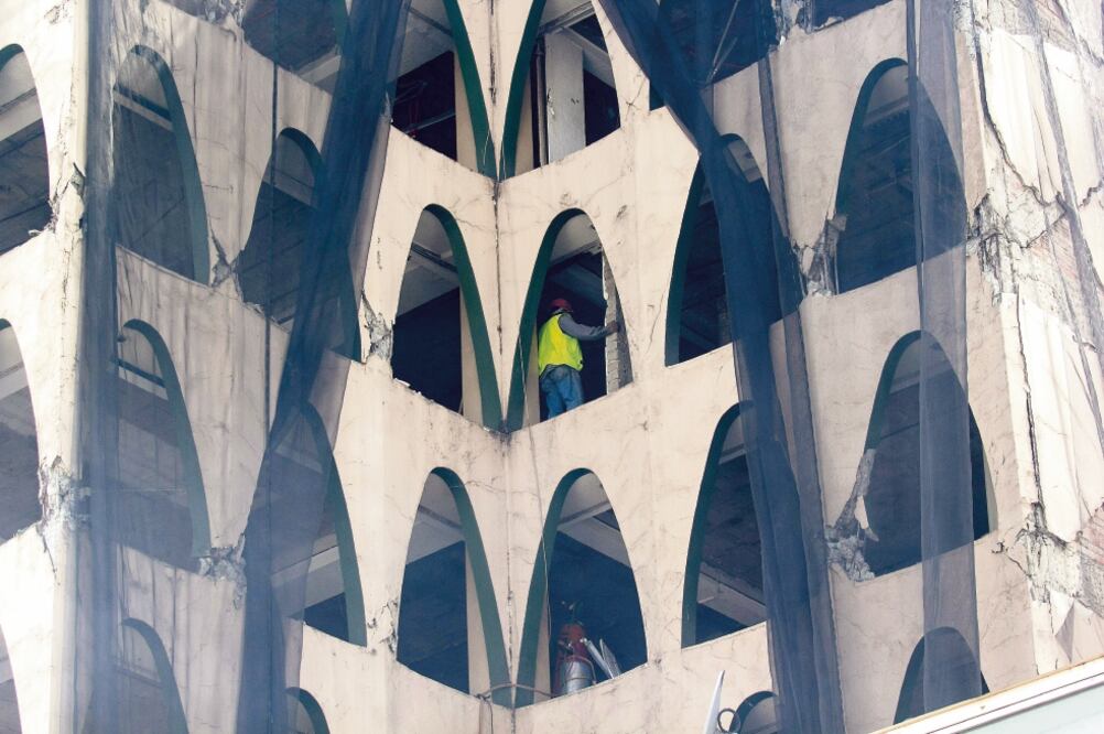 Los trabajos en Génova 33, en la Zona Rosa, obedecen a criterios de seguridad, afirman autoridades capitalinas por las quejas sobre la lentitud en la obra (ARCHIVO EL UNIVERSAL)