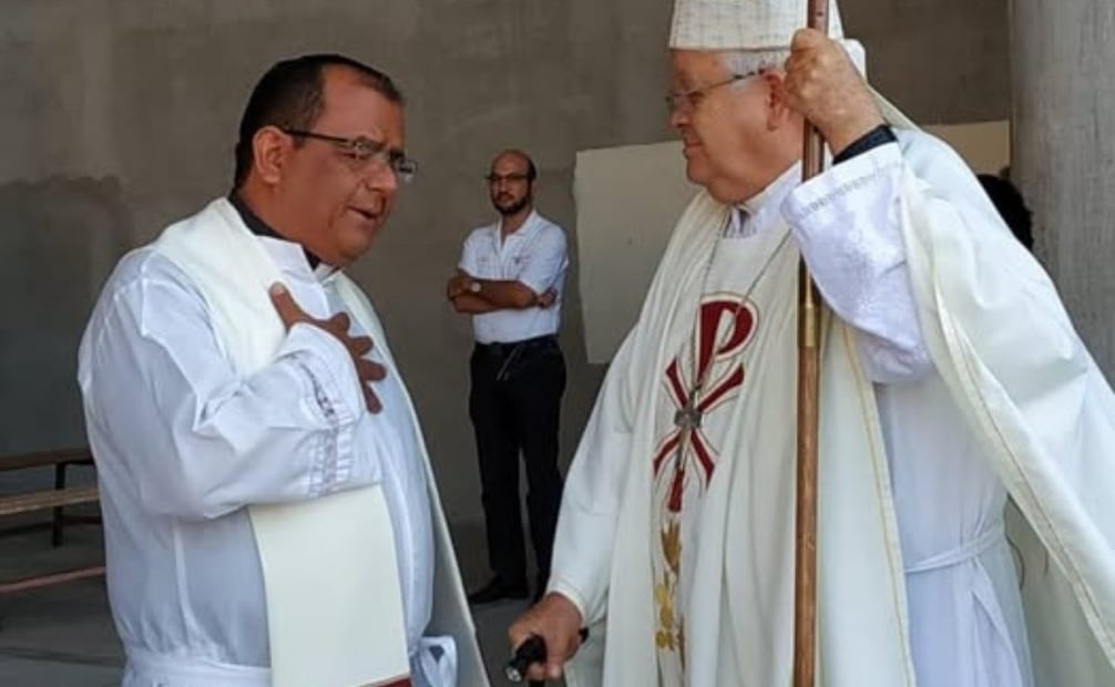 Feligreses exigen explicación sobre el cese del sacerdote Porfirio Galindo. | Foto: Redes sociales de la iglesia.