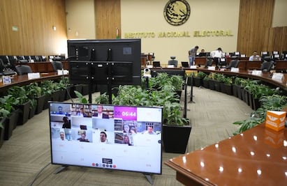 AMLO vs INE, el choque de trenes