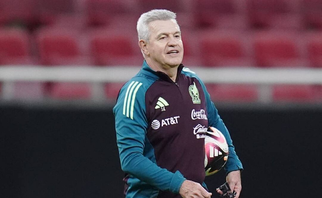 Javier Aguirre y su posible alineación esta noche Foto: Imago7.