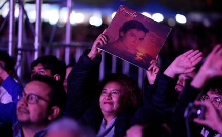 Más de 10 mil personas se reúnen Ciudad Juárez para escuchar el concierto de Juan Gabriel en Bellas Artes