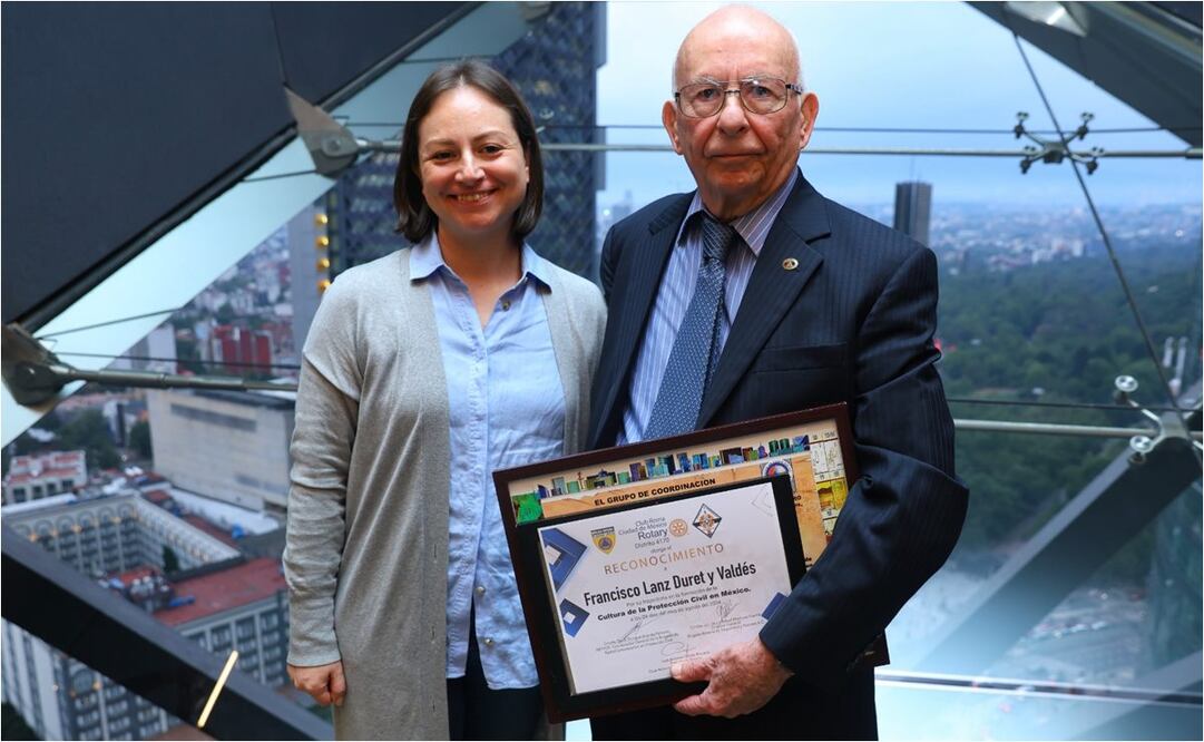 Entrega de reconocimiento "liderazgo ciudadano ante emergencias mayores " a Francisco Lanz Duret y Valdés en el auditorio de la torre reforma . Foto: Fernanda Rojas/ EL UNIVERSAL
