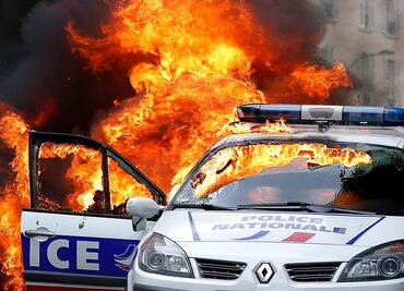 Toman calles de Francia para mostrar repudio a reforma laboral