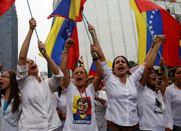 Intento de impedir revocatorio a Maduro es "golpe" a Constitución: Tintori