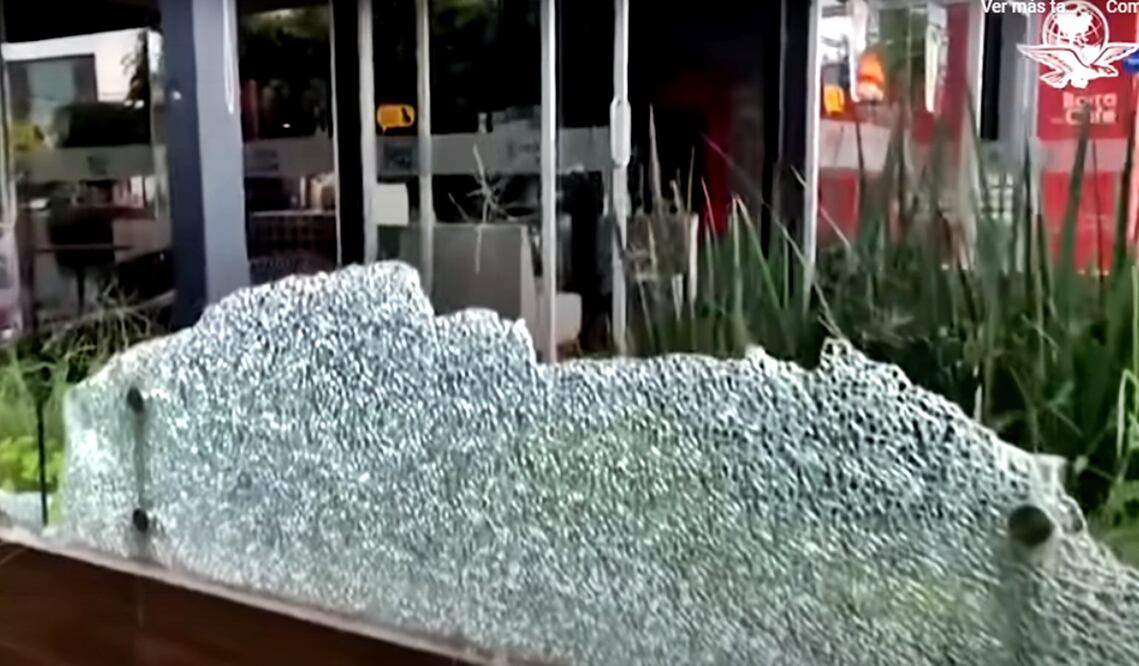 Berdeja explicó que al igual que en el crimen contra el exmandatario, en el interior del restaurante Sonora Grill, de Guadalajara donde Llamas fue privado de la vida, había personas desperdigadas. Foto: especial