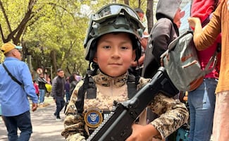 "Mi sueño es ser soldado"; niños asisten a desfile con uniformes de las Fuerzas Armadas