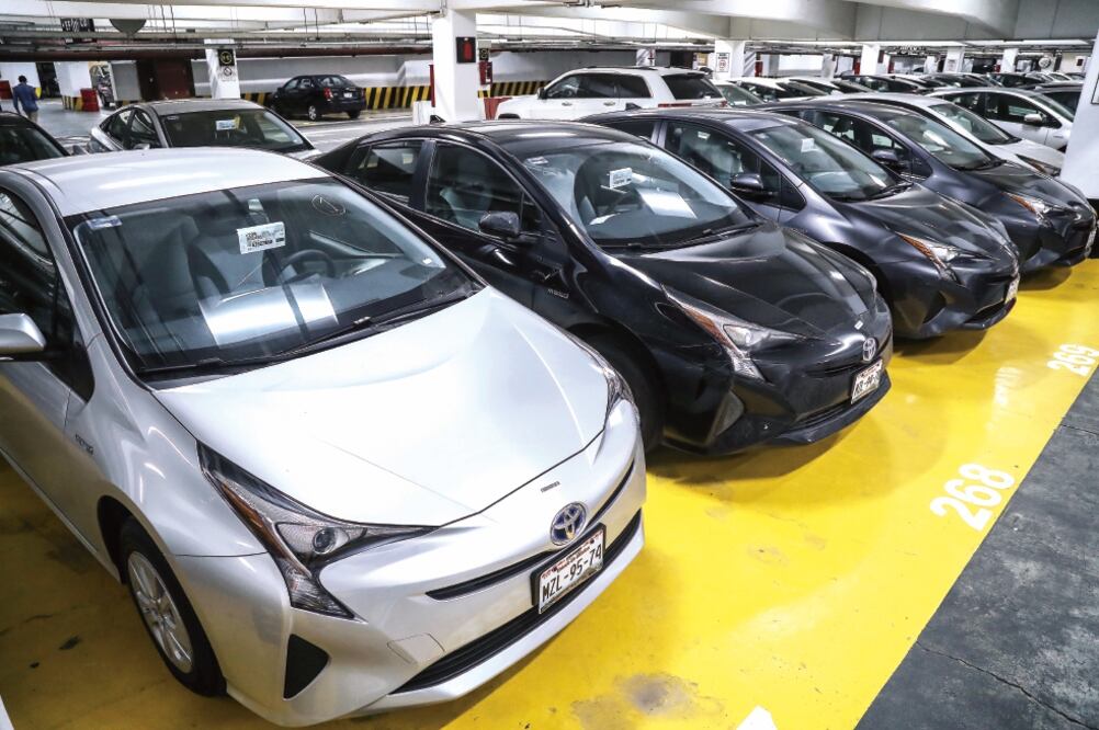 La empresa que facilitará las unidades a los diputados se encargará de verificar los autos, pagar sus servicios y costear tenencias (GERMÁN ESPINOZA. EL UNIVERSAL)