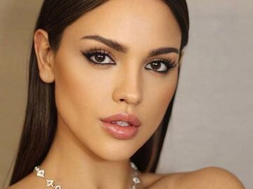 Eiza González derrocha sensualidad con vestido de escote profundo