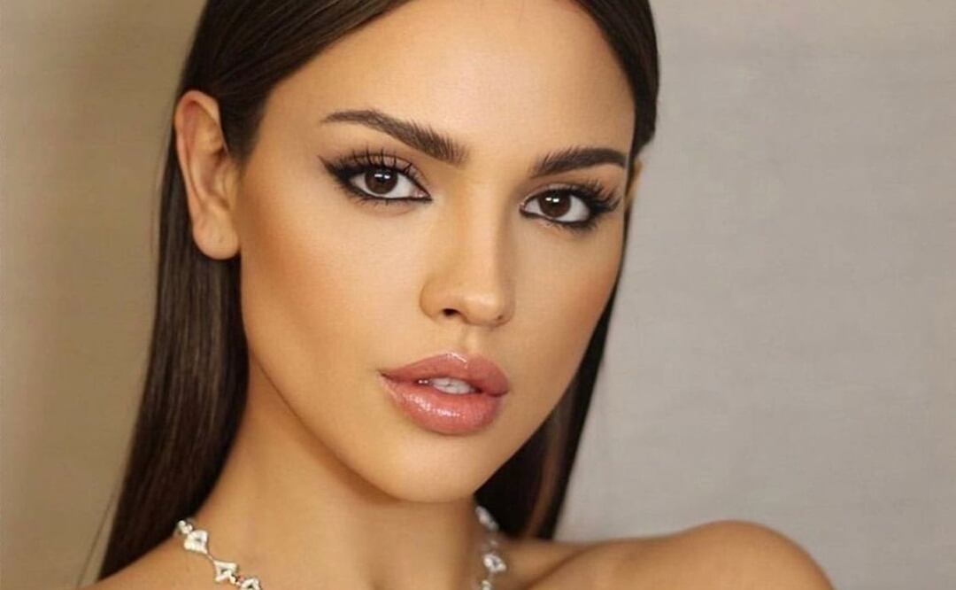 La actriz Eiza González lució un vestido en tono rosa para asistir a un evento de Bulgari / Foto: Instagram @eizagonzalez