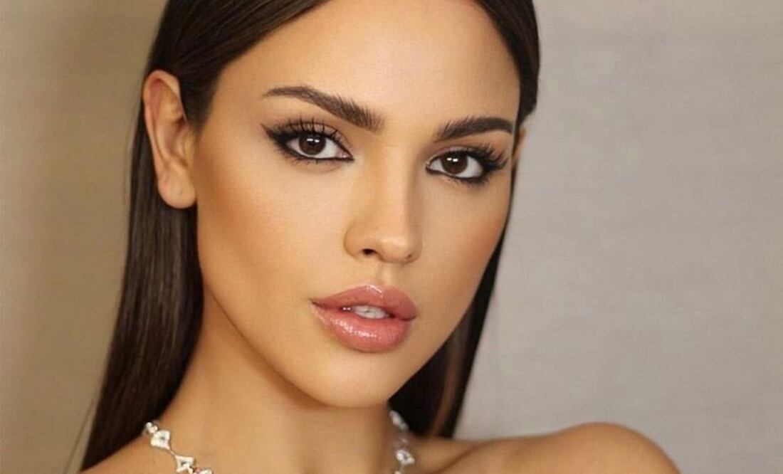 La actriz Eiza González lució un vestido en tono rosa para asistir a un evento de Bulgari / Foto: Instagram @eizagonzalez