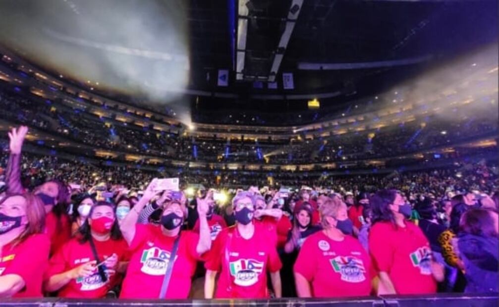 Menudo prende a sus fans y rinde homenaje a Ray Reyes