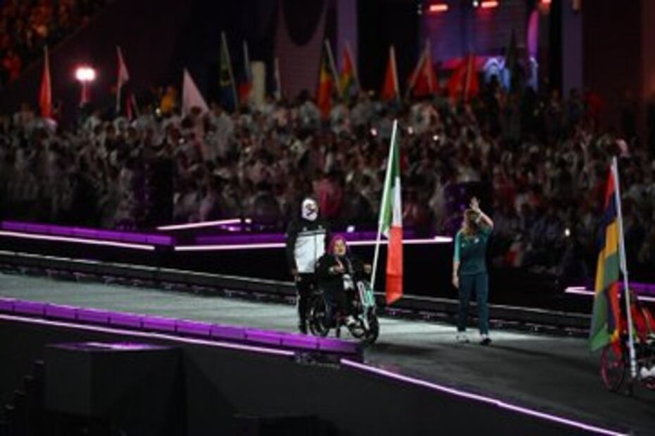 La halterista Perla Patricia Bárcenas fue la abanderada de México en la ceremonia de Clausura de París 2024 - Foto: @CONADE en X