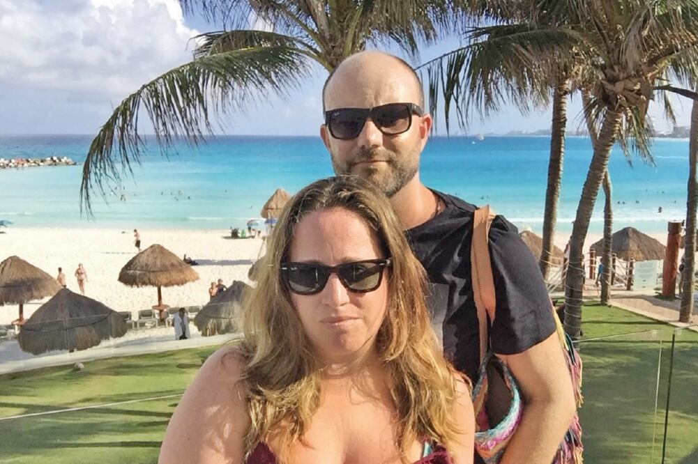 Cristina y Carlos, de España, no saben si volverá a México, debido a la inseguridad (ESPECIAL)