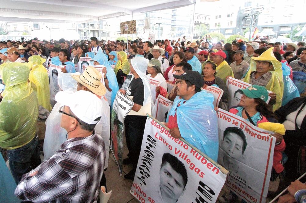 Familiares de los normalistas presentaron ayer sugerencias para mejorar las condiciones de las normales rurales en el país (ARCHIVO EL UNIVERSAL)