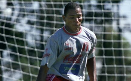 Exjugador de Cruz Azul con orden de detención por agredir a su exesposa