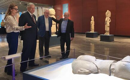 AMLO y Beatriz Gutiérrez Müller visitan exposición en el Museo de Antropología