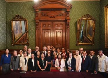 Sheinbaum se compromete a supervisar abasto de medicamentos del programa IMSS Bienestar; termina reunión con gobernadores