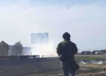 Migrantes que buscaron cruzar a EU fueron recibidos con gases