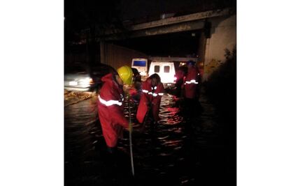 Lluvia encharca Periférico Norte y Paseo de la Reforma