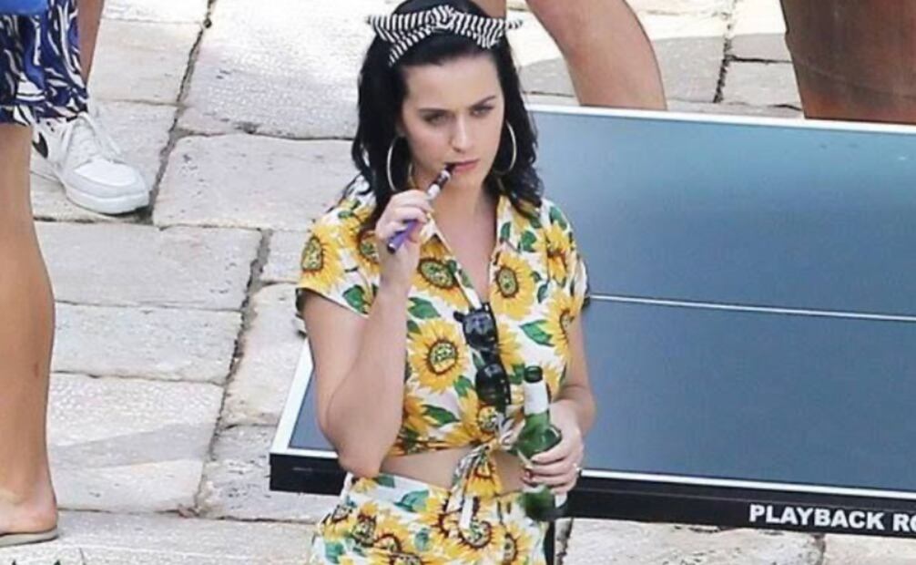Katy Perry vapeando. Foto: Redes sociales