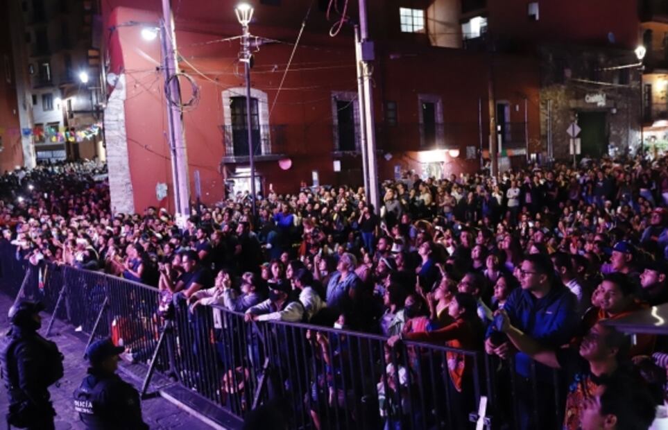 “El amor es bailar”: Café Tacvba y la OSUG en el Cervantino