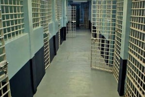 Desde conducir bajo los efectos del alcohol hasta desacatar una orden judicial; estas son las razones por las que te pueden llevar al torito
