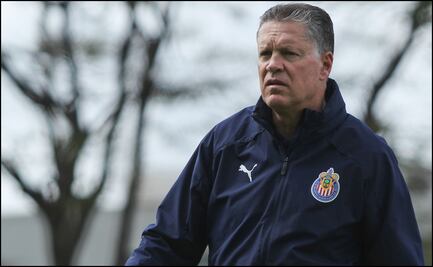 Ricardo Peláez desmiente salidas de jugadores en Chivas