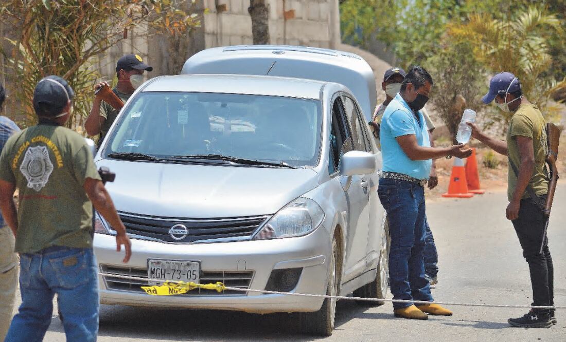 Indigenous communities imposed curfews and banned foreigners to enter the towns in a bid to halt the spread of the novel coronavirus - Photo: Salvador Cisneros/EL UNIVERSAL