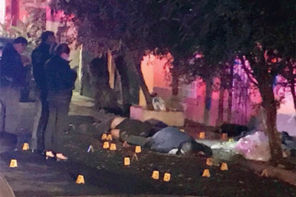 La medianoche del pasado viernes en la calle Francisco I. Madero, casi esquina con Luis Echeverría, fueron hallados los cuerpos de tres hombres. Foto: ESPECIAL