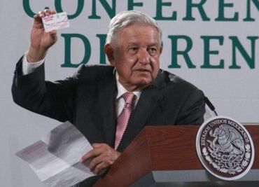 “A ver si les da vergüenza”; AMLO exhibe tarjeta que entrega municipio de Guadalajara