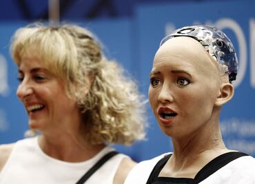 Los humanos confían más en los robots que explican lo que hacen