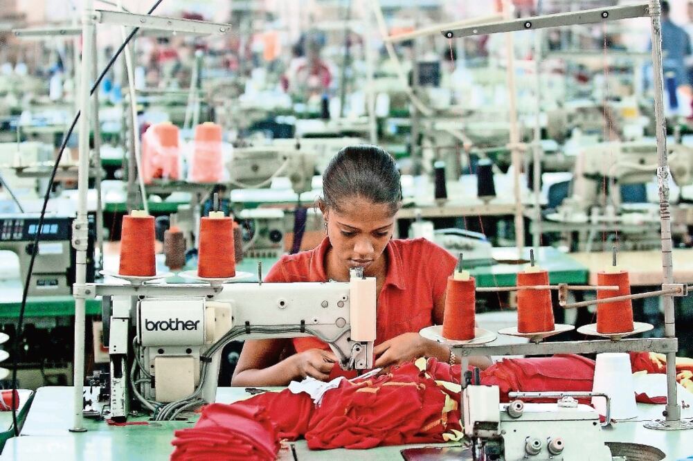 GEA consideró que además de los trabajos directos que se pueden perder habrá impacto en el empleo informal de 247 mil, con el mayor efecto en las fábricas de confecciones de prendas de vestir, en donde se estimó el cierre de 195 mil empleos.